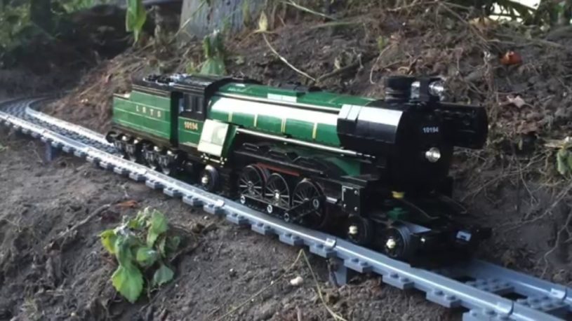 GO Proを乗せたLEGOの電車の映像が素敵