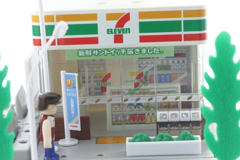 20年働いた会社をリストラされてフランチャイズのコンビニを開いた店長を再現したプラモデルが秀逸