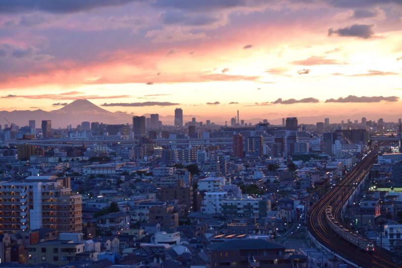台風の影響で夕方の東京で見えた富士山が綺麗すぎる！