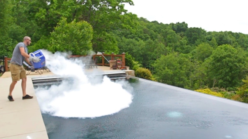 14キロのドライアイスをプールに入れた結果