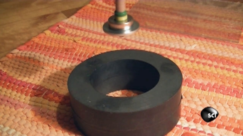 自作のホバークラフト、空中に浮くコマ