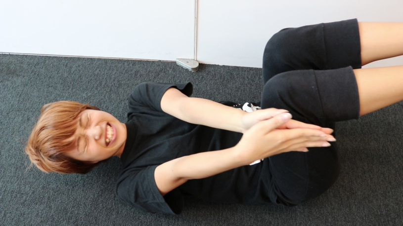 女子高生バキバキ腹筋！シックスパック腹筋トレーニング！