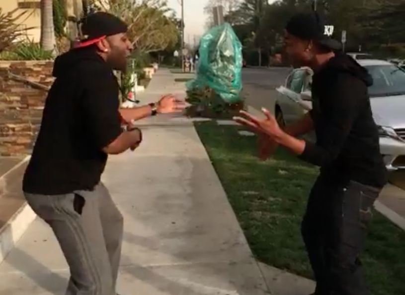 学校で流行りそうなアメリカで流行っている握手の方法