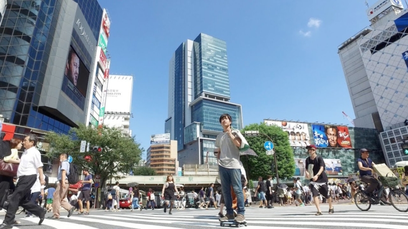 ノートパソコンくらい大きさで乗るだけで走れるWalk Car