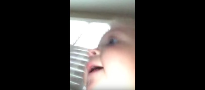 両親の電話を盗んだこの赤ちゃんの様子がおかしいｗｗｗｗ