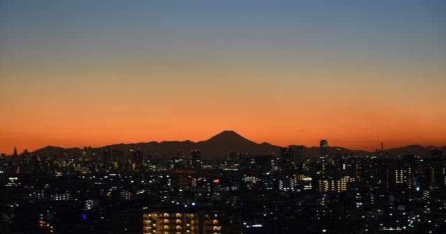 東京から見る夕方の富士山が綺麗だった
