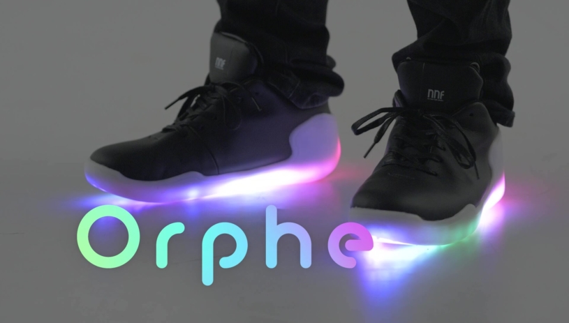 スマホ対応で光るスニーカーOrphe（オルフェ）