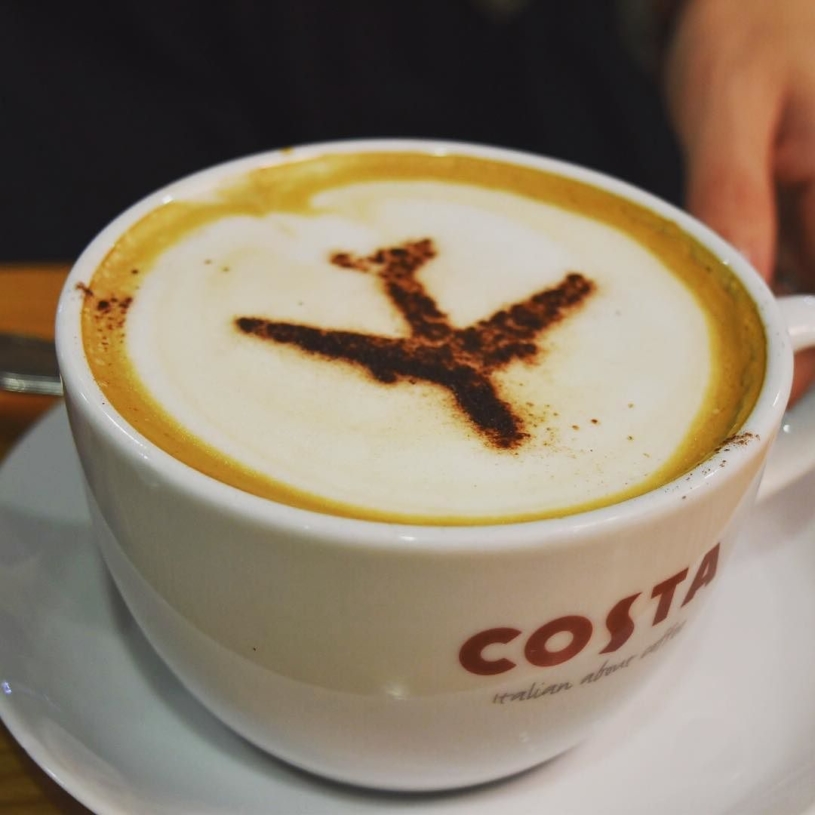 ドバイの空港のラテは、飛行機を作ってくれたよ