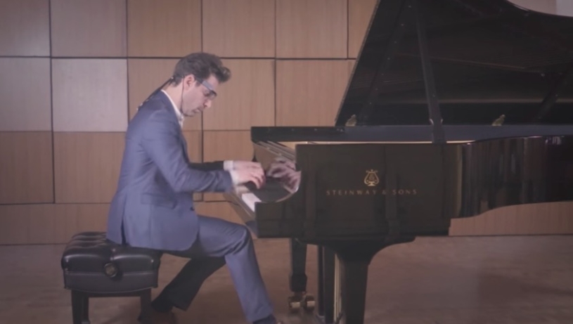 プロのピアニストは、鍵盤のどこを見ているのかをGoogle Grassで調べた結果