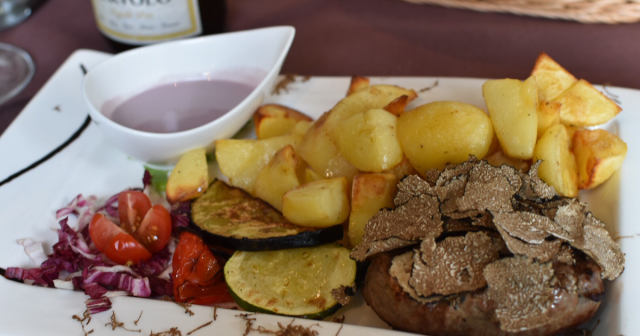 モトヴンで食べたトリュフステーキが最高だった！