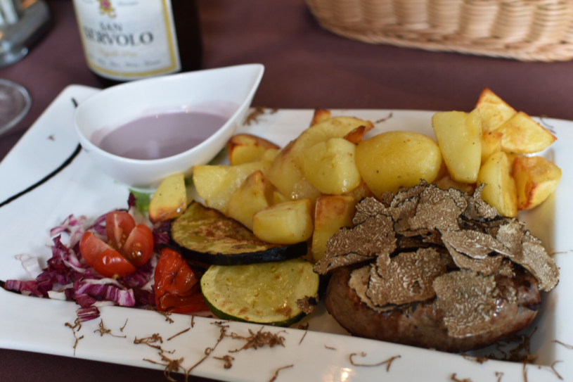 モトヴンで食べたトリュフステーキが最高だった！