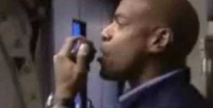 ラップ好きのキャビンアテンダントが機内アナウンスをラップでやった結果ｗｗｗｗ→大盛り上がり！