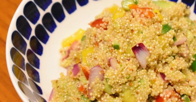 アボカドとキヌアのチョップドサラダ