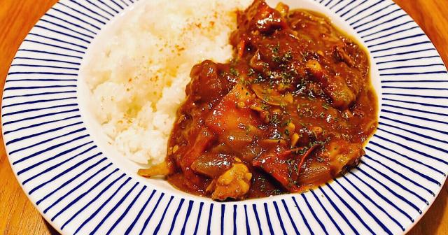 ストウブで作る無水トマトカレーのレシピ