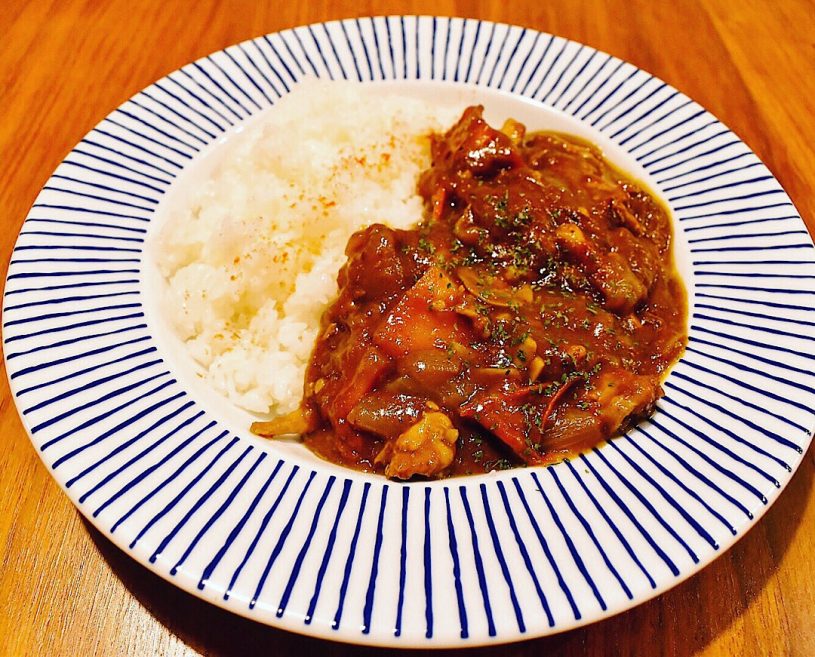 ストウブで作る無水トマトカレーのレシピ