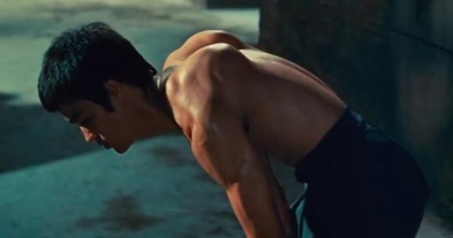 肩甲骨を柔らかくするエクササイズ