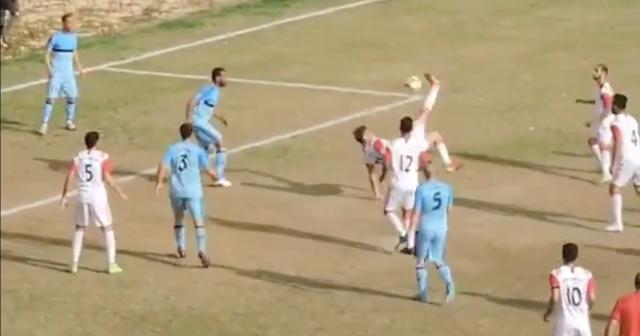 キャプテン翼みたいなオーバーヘッドキック