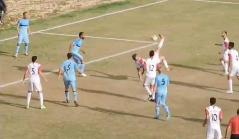 キャプテン翼みたいなオーバーヘッドキック