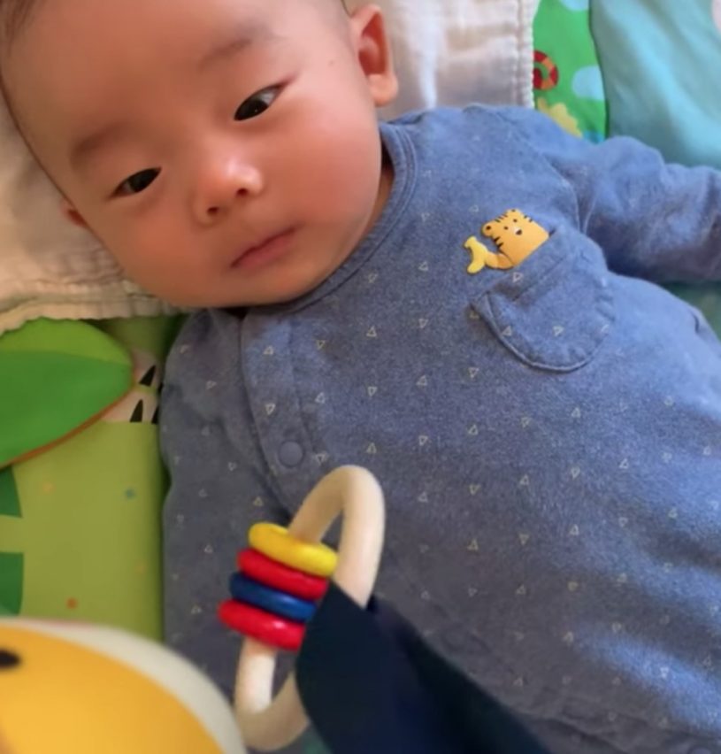 ネフ社のリングのおもちゃがお気に入り！