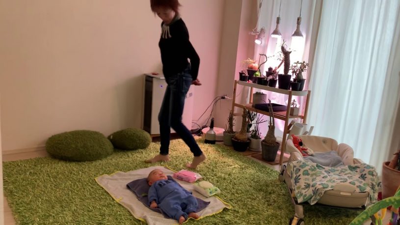 【遊び方】赤ちゃんは周りを歩くだけで喜ぶ