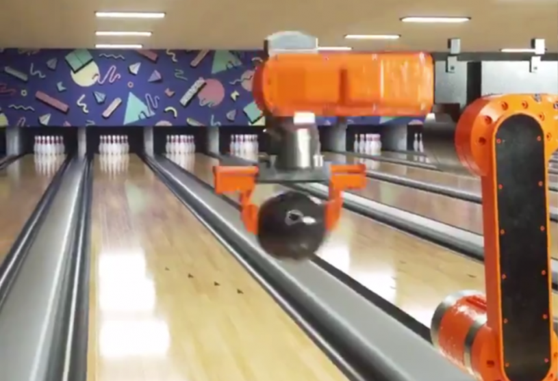ものすごい高速でボーリングをするロボット