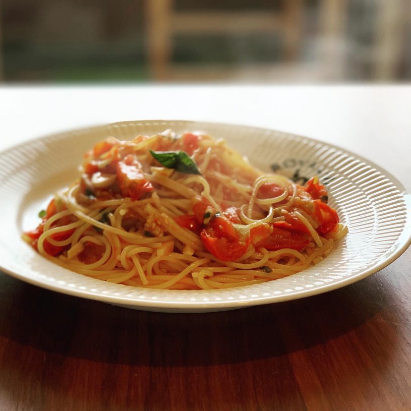 フレッシュトマトとにんにくのパスタのレシピ