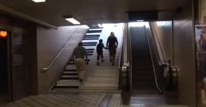 階段を音が鳴るピアノに変えると、隣にエスカレーターがあるにもかかわらず、階段の利用者数が普段より66%も増えた