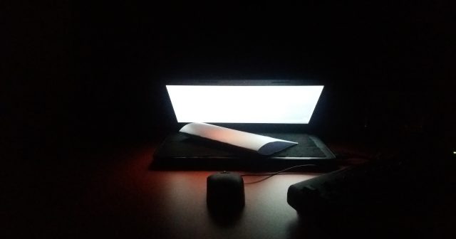 仕事用のモニターは何を使ってますか？