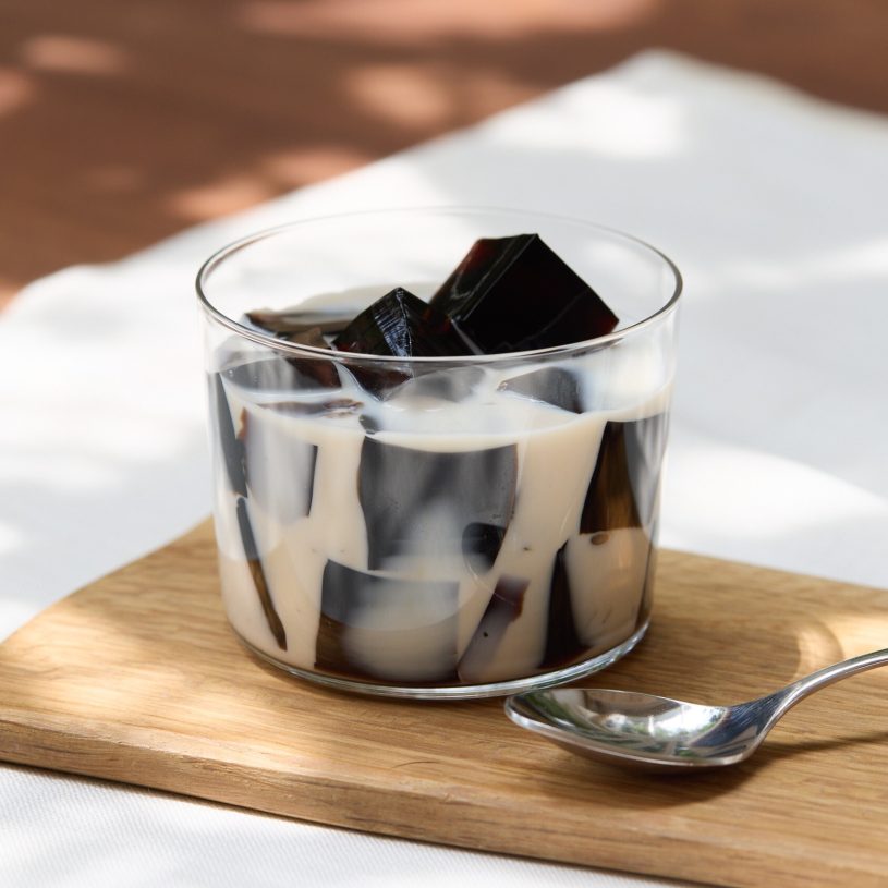 無印良品コーヒーゼリー。たしかに、美味しそう。手軽に楽しめて、ほどよい苦みと食べ応えがあるのは強い魅力的