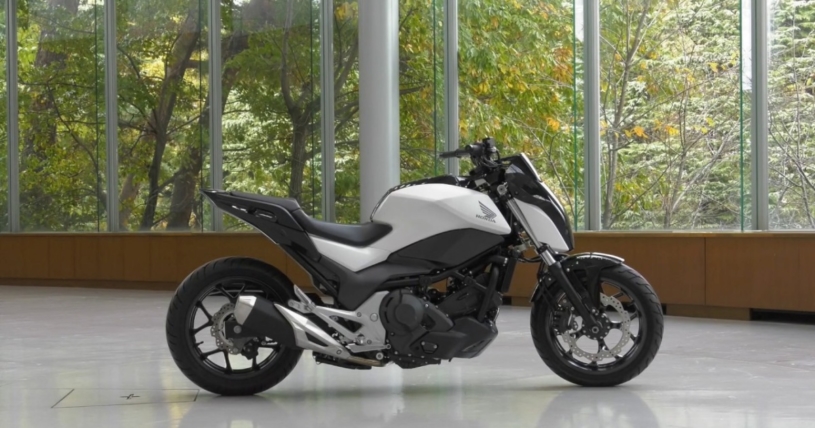 ホンダが発表した倒れないバイクが可愛いぞ！ついてくるぞ！