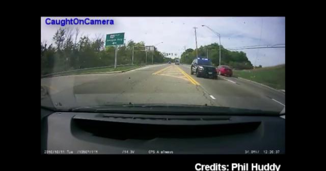 警察とカーチェイスをしている様子をぶつかる寸前のところで捉えた映像