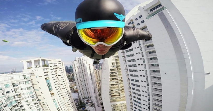 【動画】パナマ市の上空をむささびのように空を飛ぶ