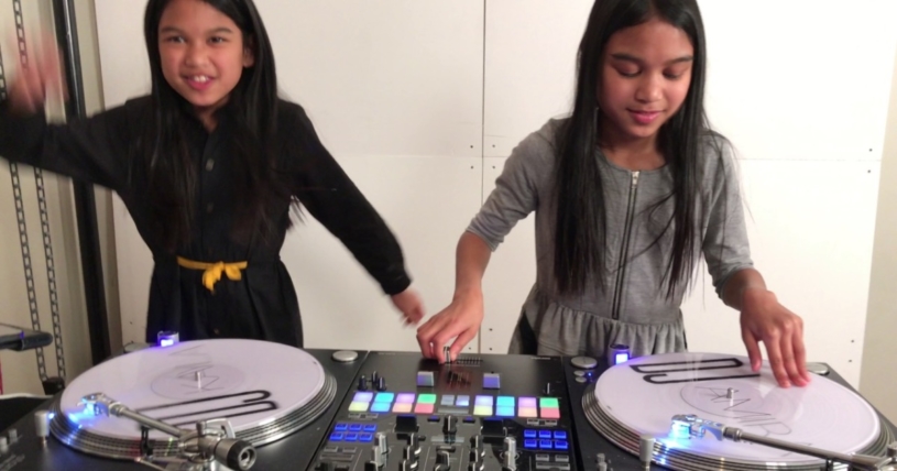 双子の11歳のDJに世界中で話題に