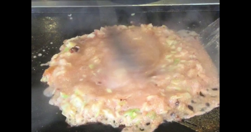 亀有もんじゃ 嵯峨野でもんじゃ焼いている