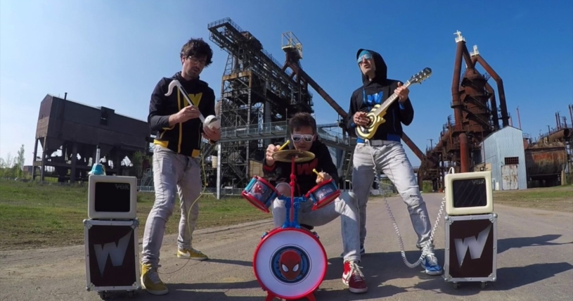 レイジ・アゲインスト・ザ・マシーンの曲をおもちゃの楽器で完全コピーｗｗｗｗ