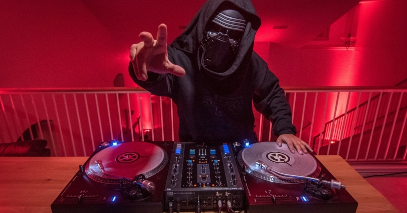 フォースを自由に扱いスクラッチをやる男ｗｗｗｗ