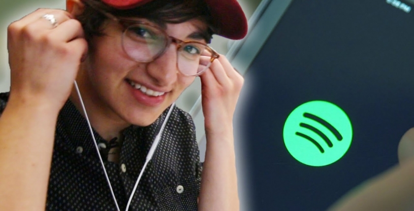 Spotifyの専門的なキュレーターがプレイリストを作製している職場の様子